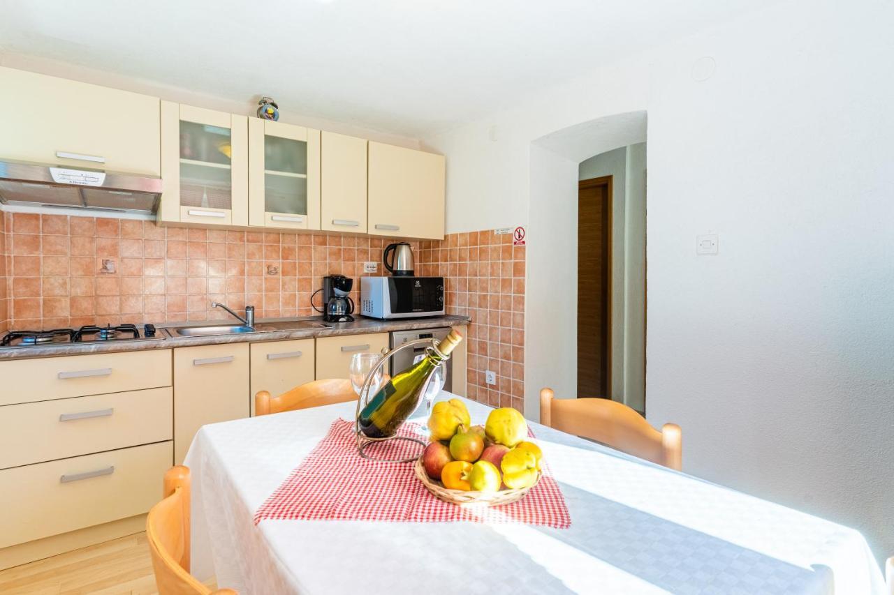 Apartmani Valun1 Luaran gambar