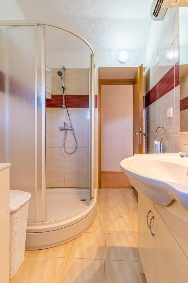 Apartmani Valun1 Luaran gambar